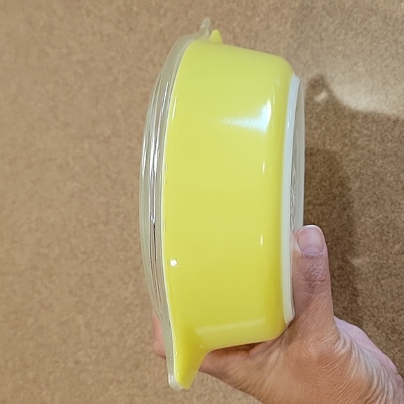 Vintage Pyrex 1 Pint Yellow Casserole Dish!! - Picture 2 of 16